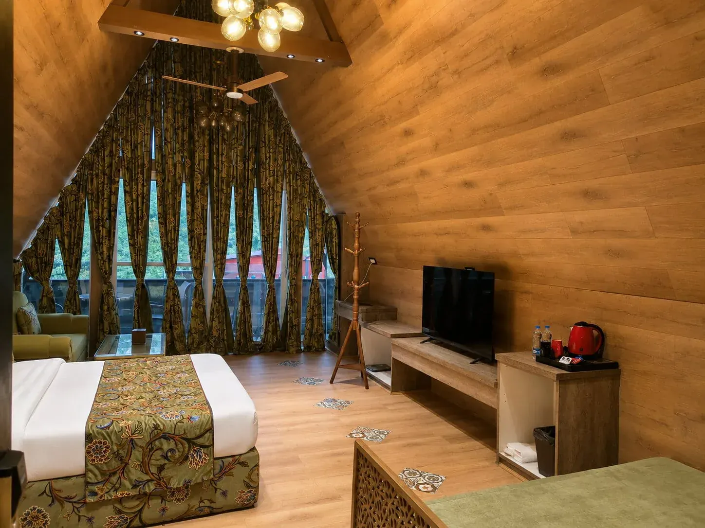 Luxury Balcony Suite Himalayan View image 3