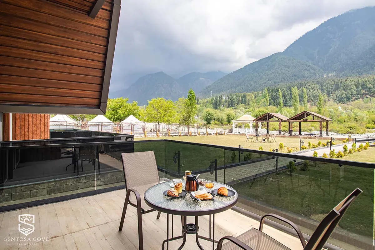 Premium room with Balcony Himalayan View image 5