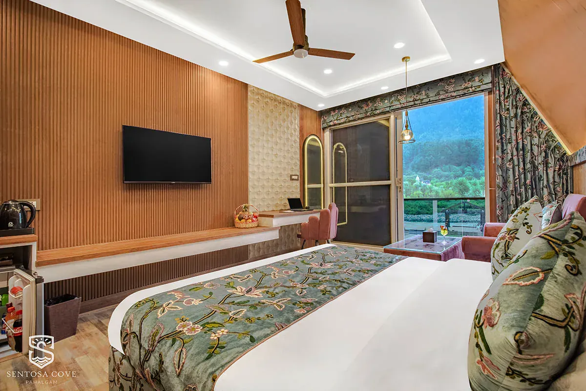 Premium room with Balcony River / Himalayan View image 3