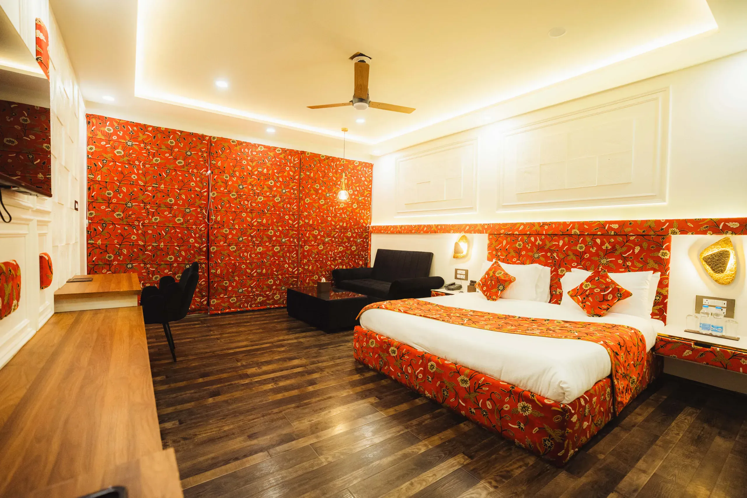 Deluxe room with Balcony - Himalayan View image 2