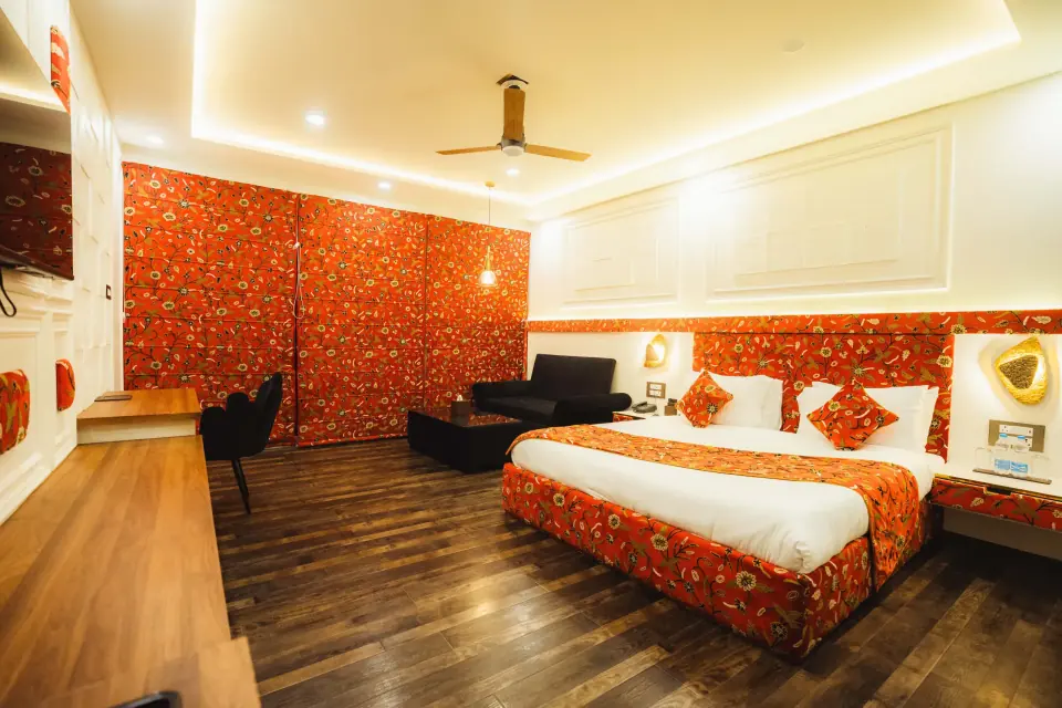 Deluxe room with Balcony - Himalayan View